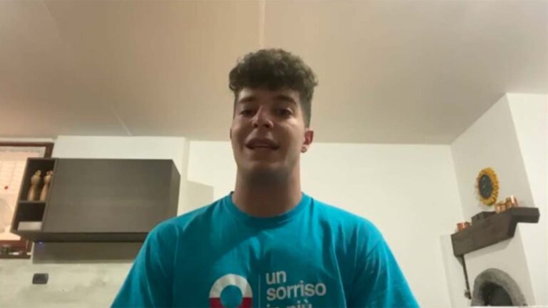 Simone volontario di Un Sorriso in Più