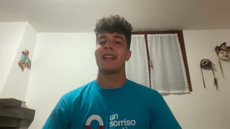 Simone volontario di Un Sorriso in Più