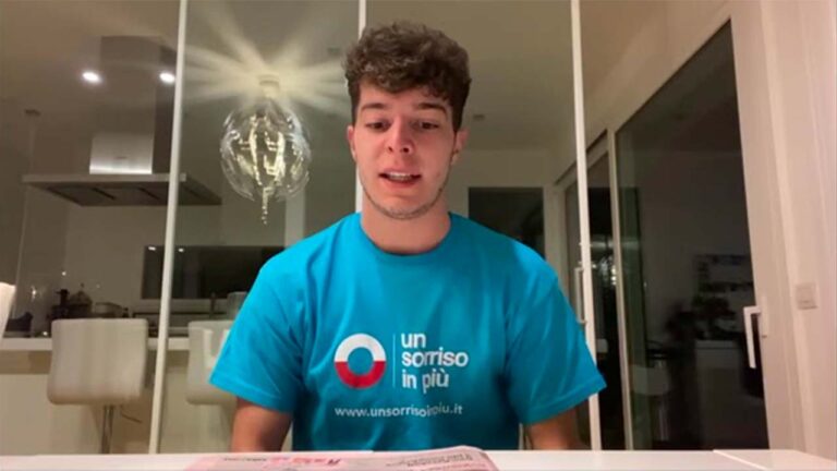 Simone volontario di Un Sorriso in Più
