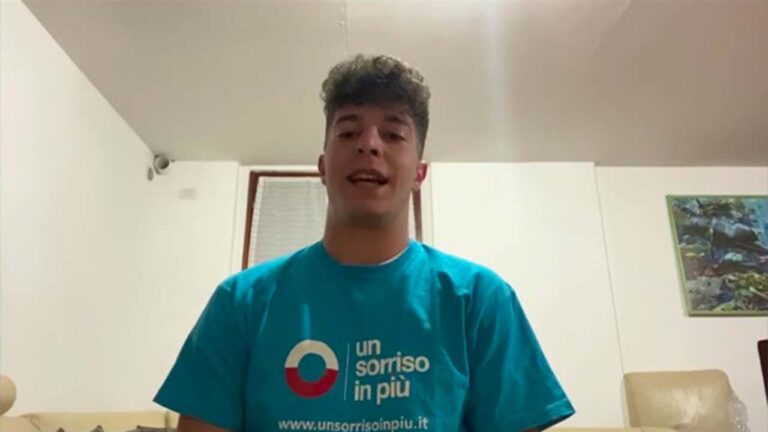 Simone volontario di Un Sorriso in Più