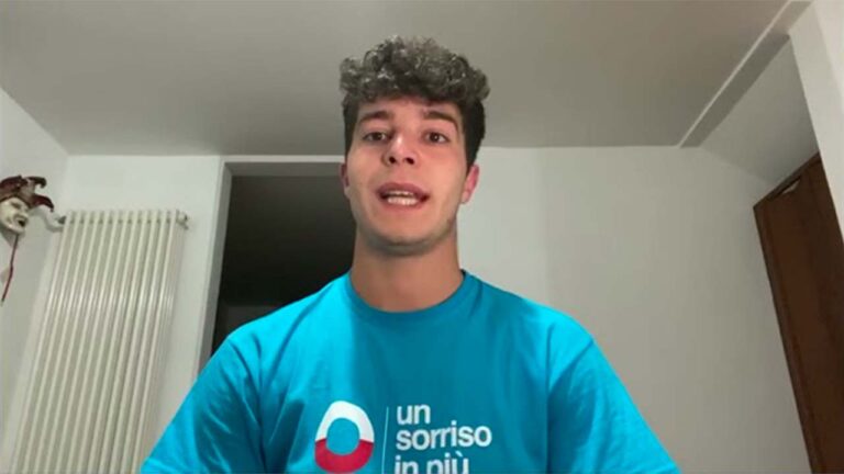 Simone volontario di Un Sorriso in Più