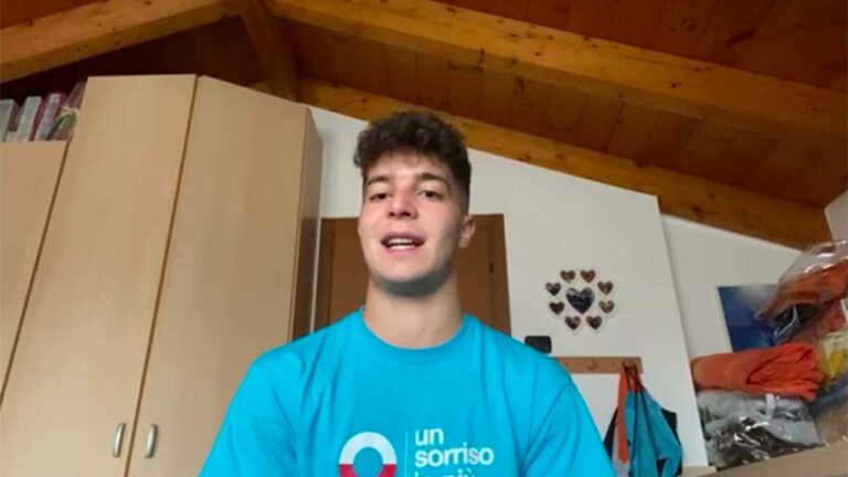 Simone volontario di Un Sorriso in Più